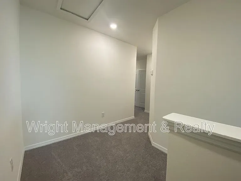 2906 Suncoast Plains Dr — Photo 11