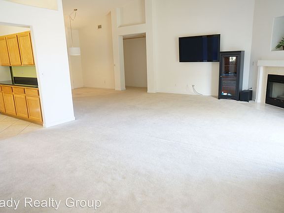 4th image of 5404 Lochmor Ave