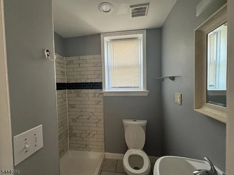 351 Ogden St — Photo 4