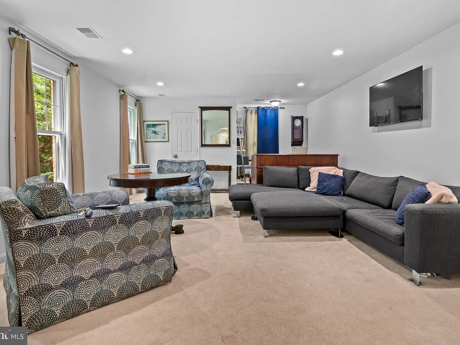 3 bed, 4.0 bath, 2640 sqft, $3,500 — Photo 3