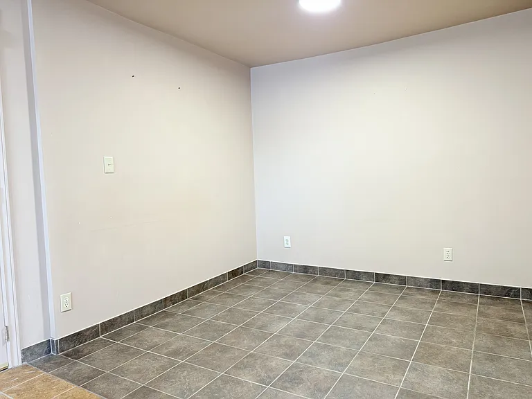 1101 Erie St — Photo 7