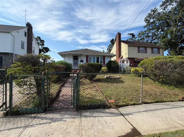 10 Taft Avenue, Hempstead, NY 11550