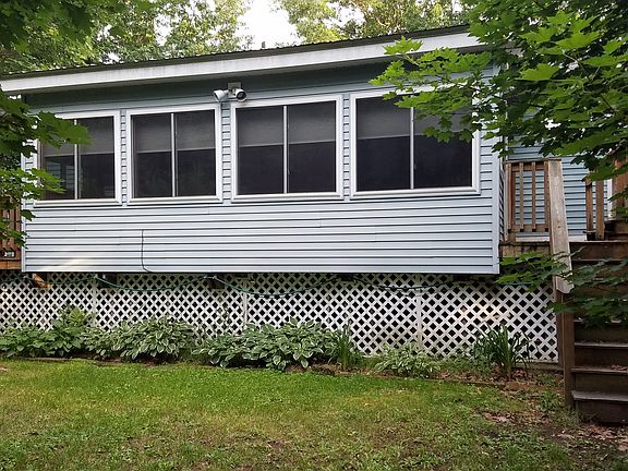 2nd image of 105 Oakridge Dr