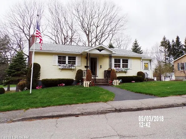 8 Highridge Dr, Augusta, ME 04330