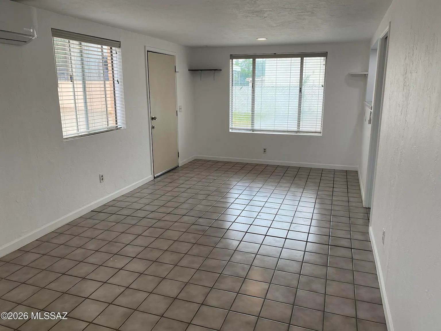 3 bed, 1.0 bath, 3159 sqft, $1,500 — Photo 4