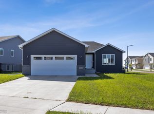 2280 Griffin Dr S, Fargo, ND 58104