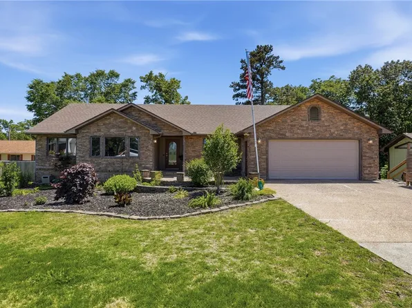 24 Indian Wells Dr, Eureka Springs, AR 72631