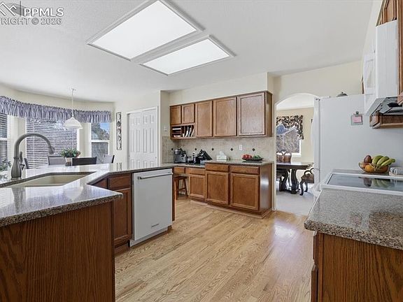 4th image of 2755 Dristol Dr