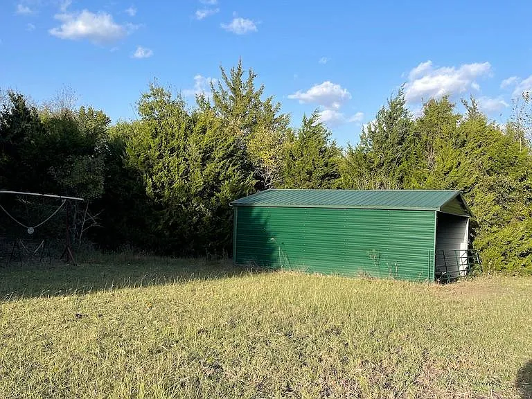 4196 FM 75 — Photo 38