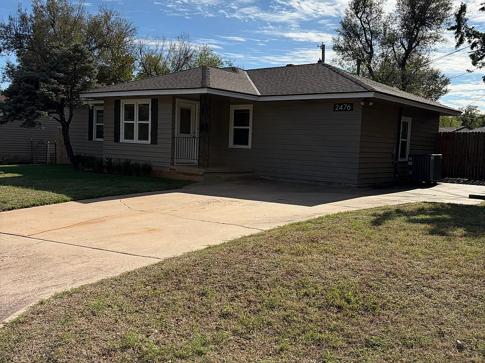 2476 NW 42nd St