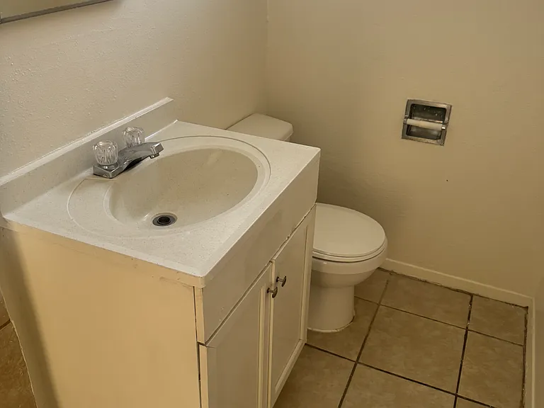 4912 Winthrop Dr — Photo 4