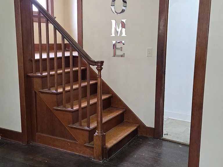 32 Gebhart St — Photo 2