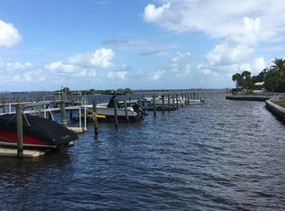 10 Palm Rd, Sewalls Pt, FL 34996