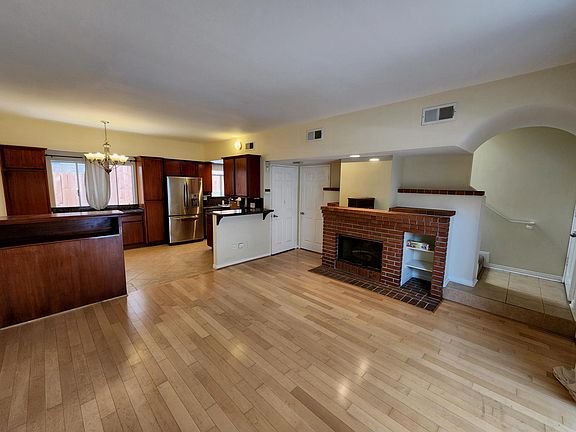 1st Floor: Living Room/Kitchen & Entry