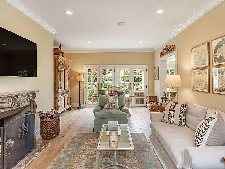 1185 Corsica Dr — Photo 6