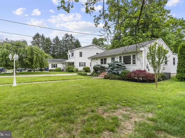 15 Renee Ct, Lawrence Township, NJ 08648