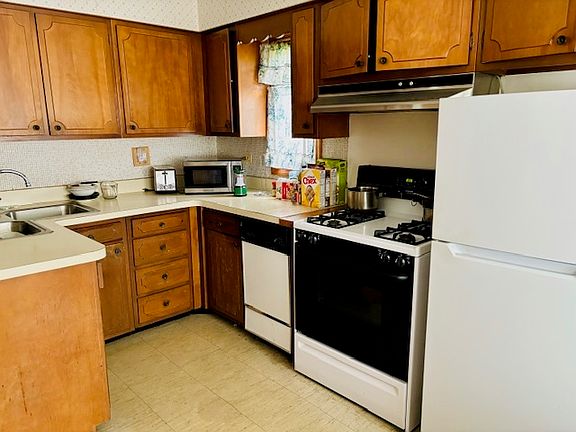 5th image of 209 S Lewis Ave