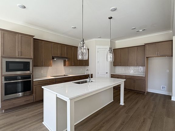 3rd image of 7257 Fairlawn Dr