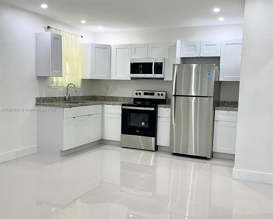 1st image of 725 NE 126th St APT 5