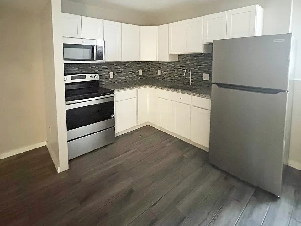 143 Sheffield Ave #3A