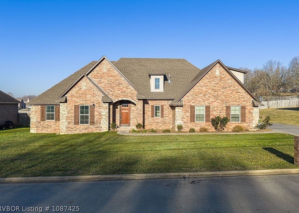 1st image of 617 Deerwood Dr