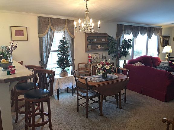 4th image of 9854 Sandringham Dr