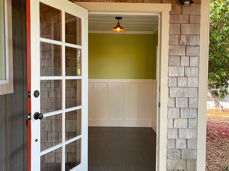 2334 Burnside Rd — Photo 9