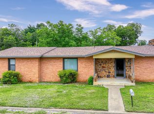 200 N 8th St, Jacksboro, TX 76458