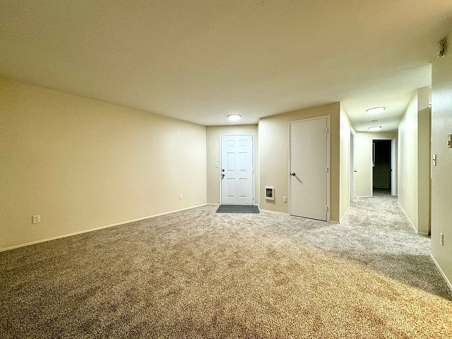 0174-06PP Lindsey Anne Apartments — Photo 3