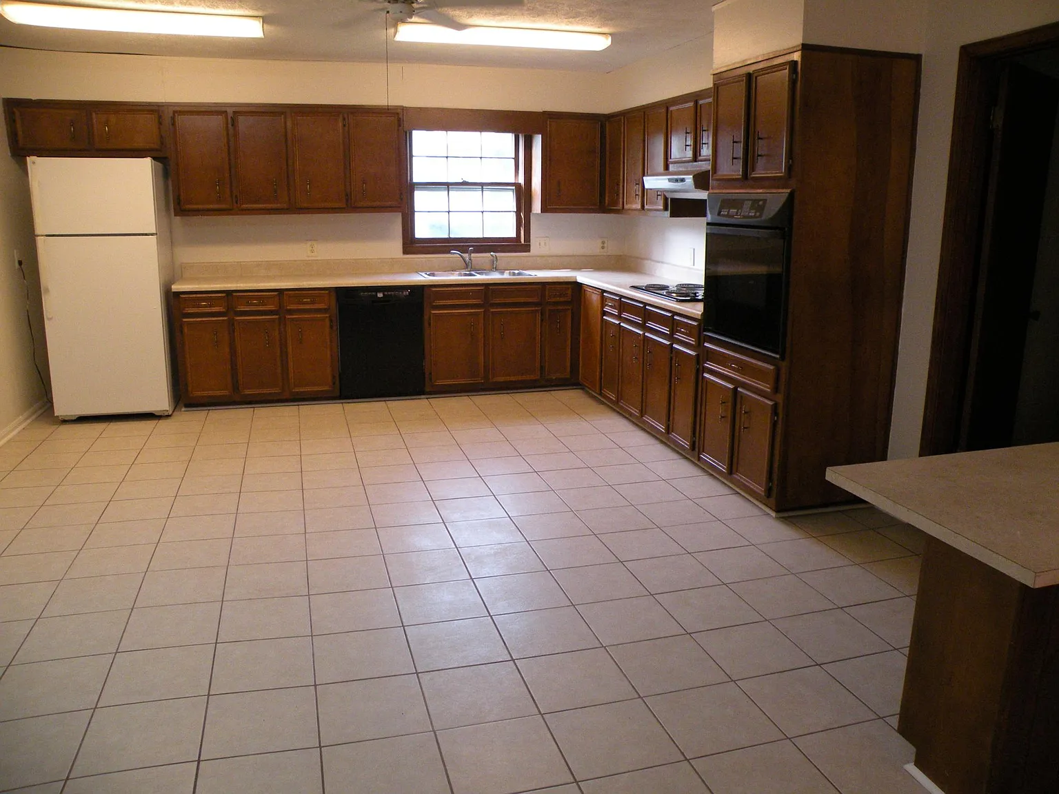 3 bed, 2151 sqft, $2,275 — Photo 2
