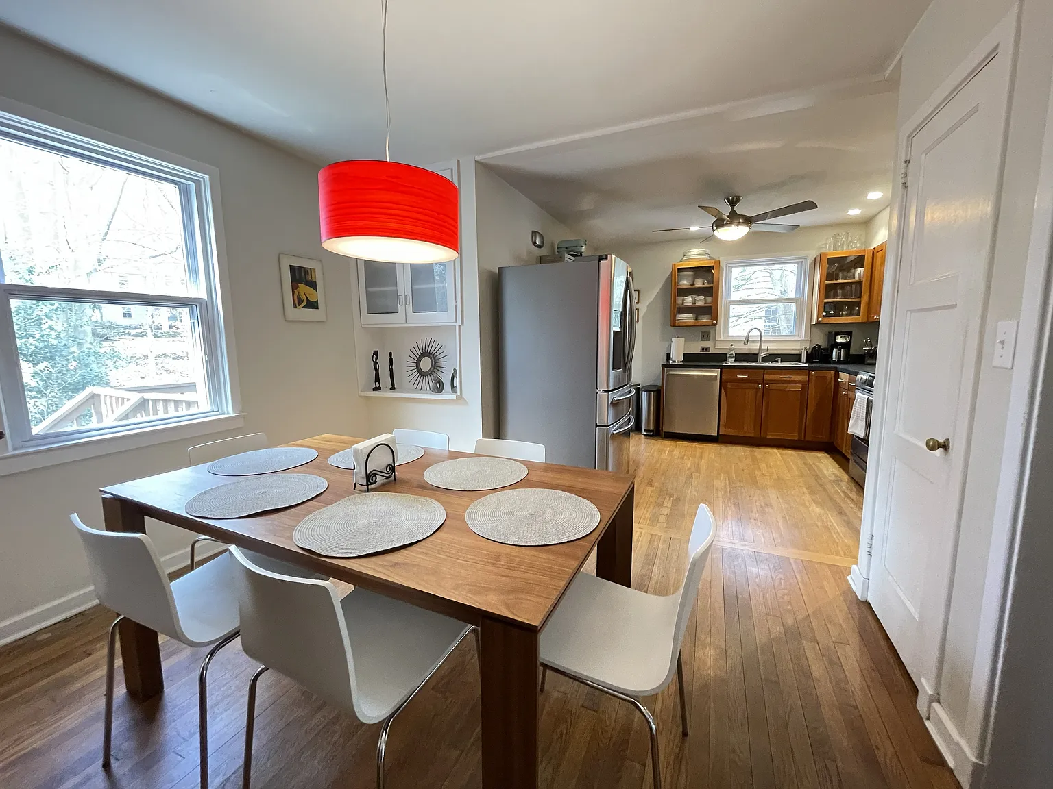 3 bed, 2350 sqft, $2,850 — Photo 4