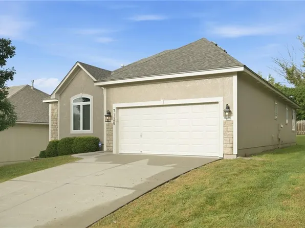 7128 Allman Dr, Shawnee, KS 66217