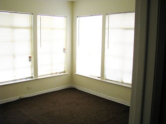 5th image of 416 E Pine Ave