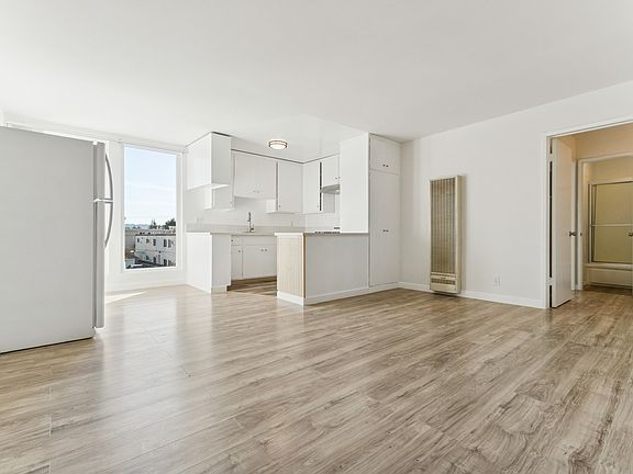 4th image of 14143 Gilmore St APT 5