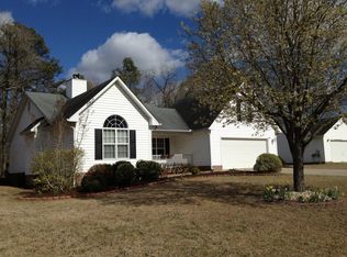 141 Rock Harbor Ln, Spring Lake, NC 28390