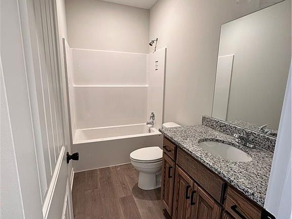 5th image of 1403 NE White Oaks Ln