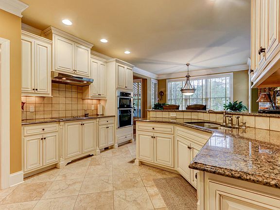 3rd image of 915 Vista Delmar Way