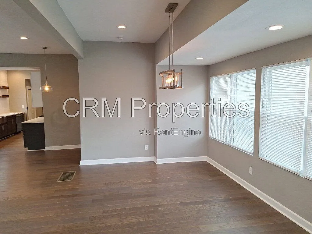 4 bed, 2.5 bath, 3360 sqft, $3,100 — Photo 3