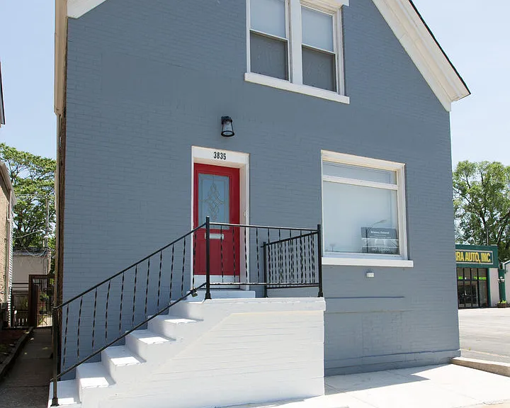 3835 N Western Ave — Photo 1