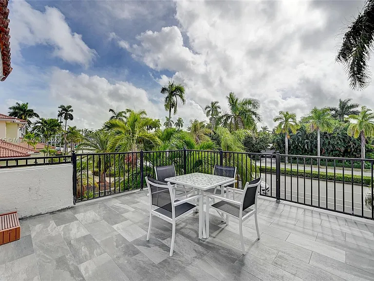 1109 Hollywood Blvd — Photo 47