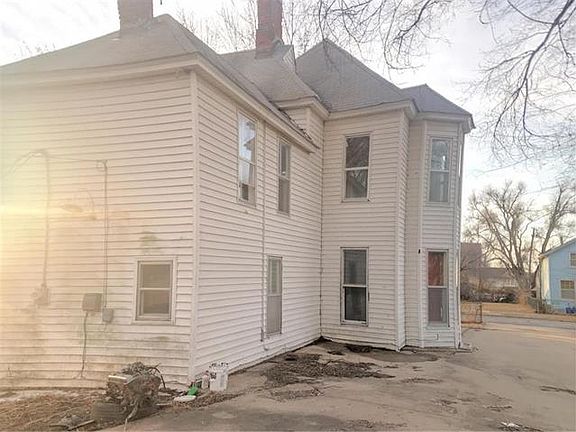 5th image of 224 Osage St
