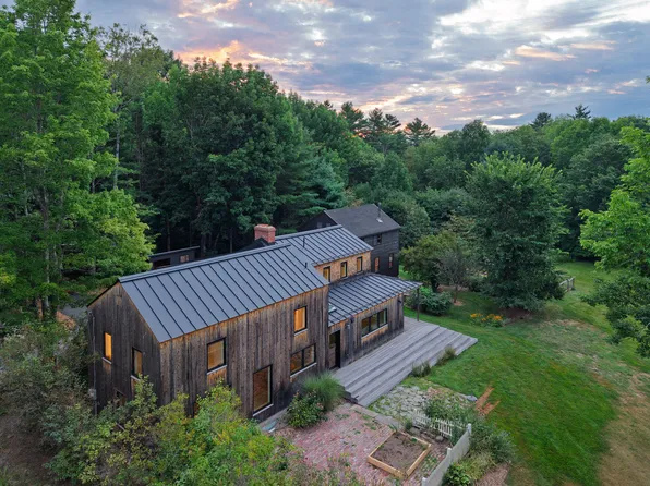 13 Lawrence Road, Pownal, ME 04069