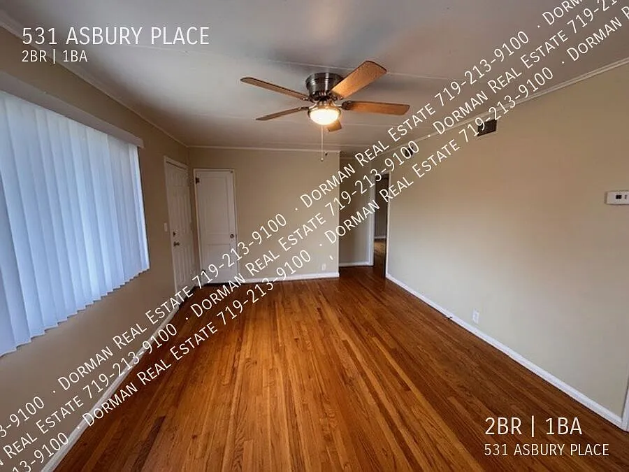 Charming 2 Bedroom Rancher With 2 Car Garage — Photo 3
