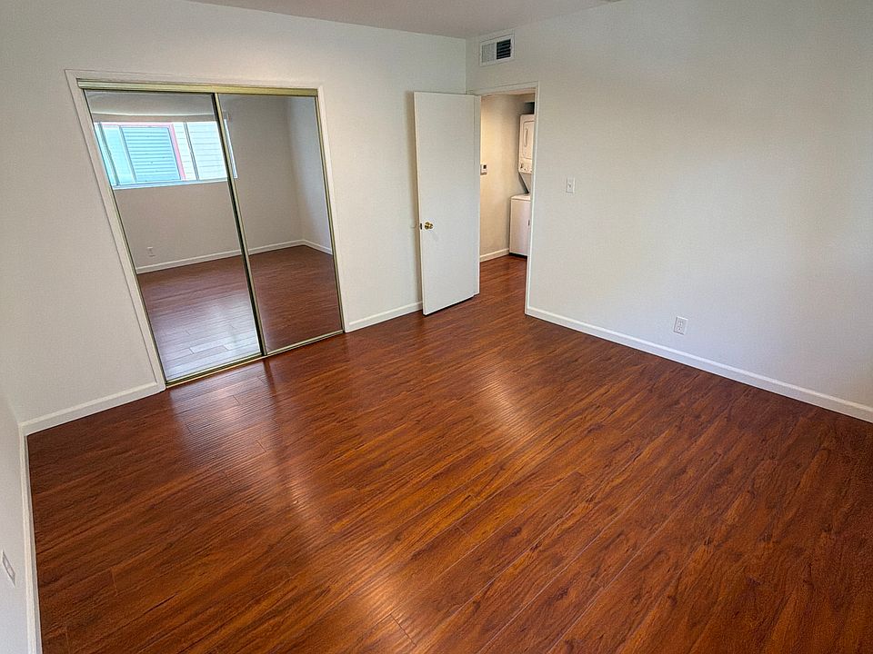 1st image of 118 N Everett St #4