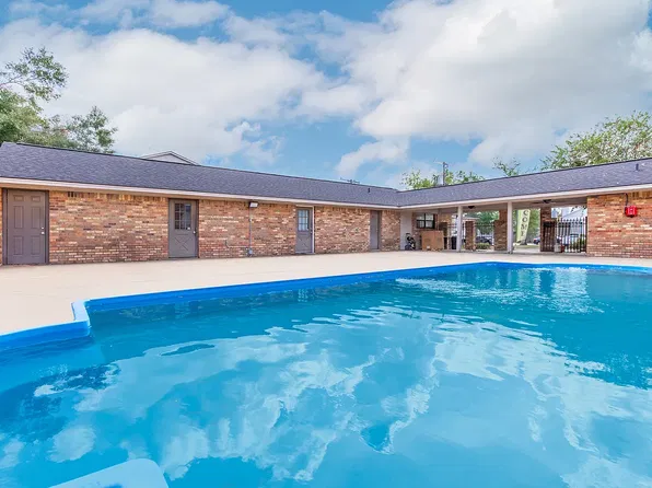 Seasons & Woodale Apartments