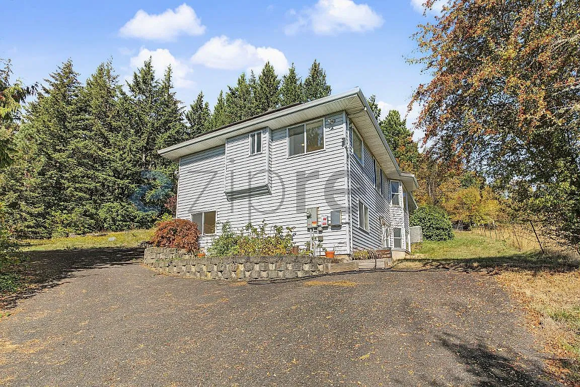 4 bed, 2235 sqft, $3,400 — Photo 2