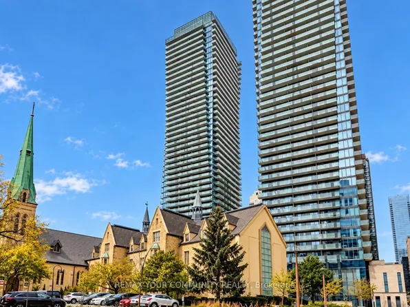 65 Saint Mary St, Toronto, ON