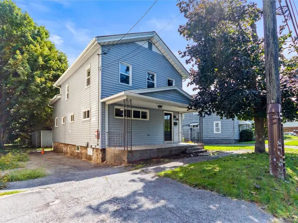 121 Geneva St, Lyons, NY 14489