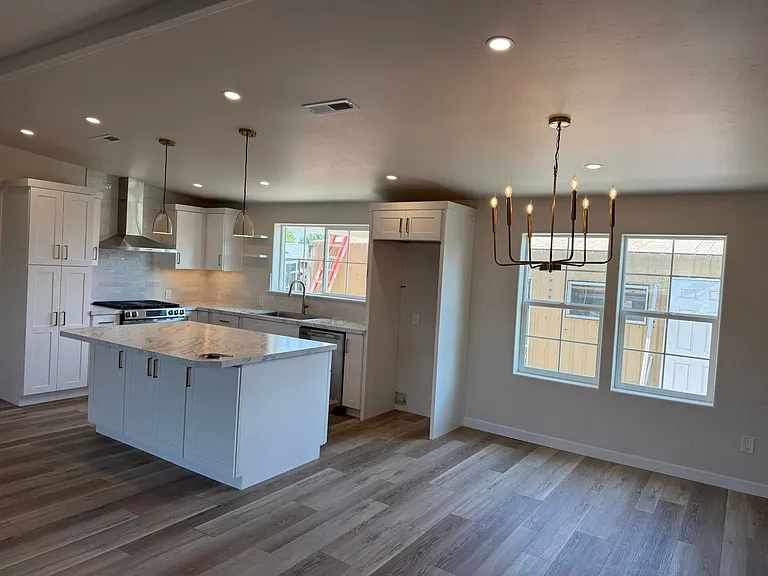 4619 S Montana Ave — Photo 6