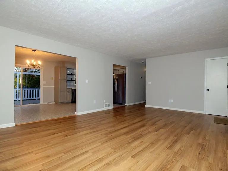 121 Eastern Hills Dr — Photo 14